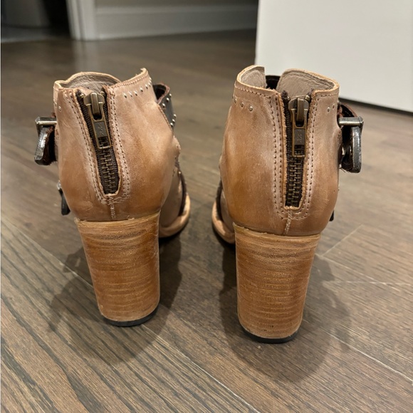 Freebird Violet color: taupe, worn once, box and dust bags included - Picture 4 of 8